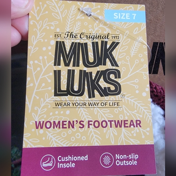 MUK LUKS Women's Maroon cuffed Winter Boots Size 7. - Picture 2 of 6